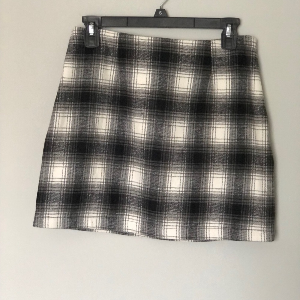 Forever 21 black and white plaid skirt